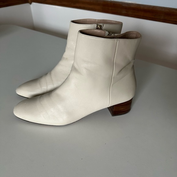 White boots - Picture 3 of 4